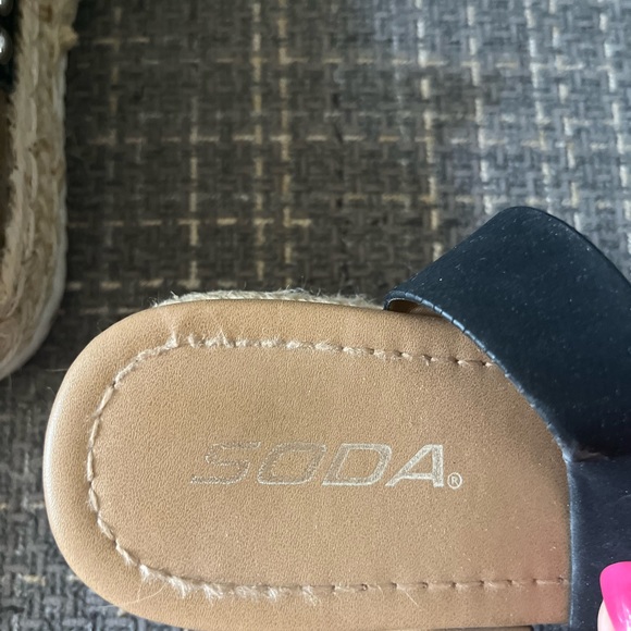 SODA Brand Wedge Type Sandals - Picture 7 of 10